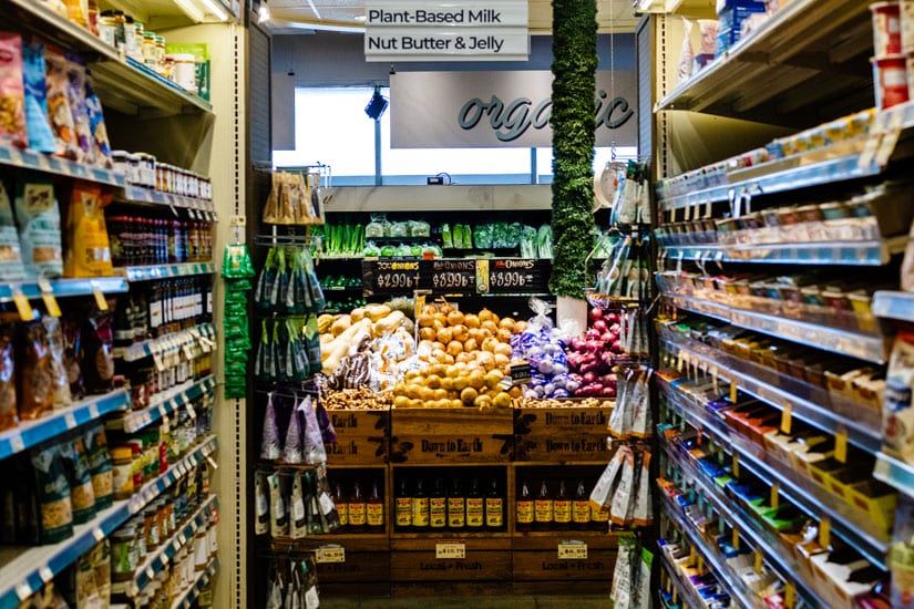 Photo: Down to Earth Grocery aisle