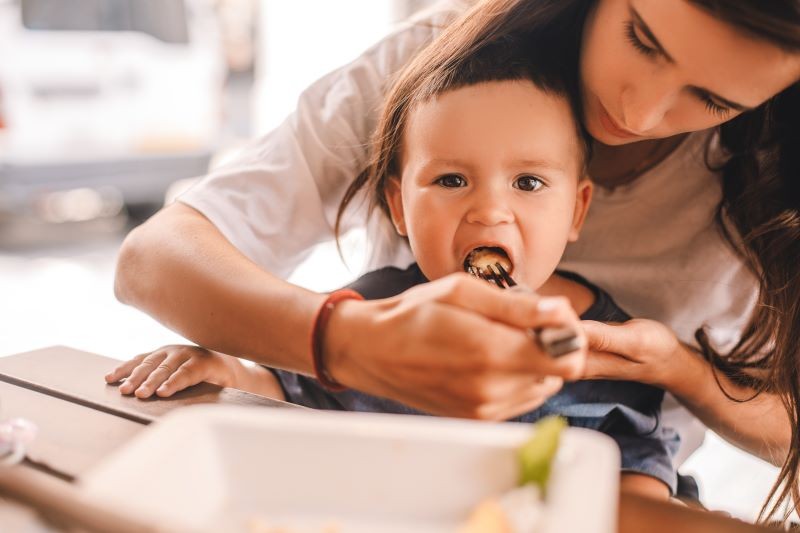 Picture: Mom feeding a baby healthy food